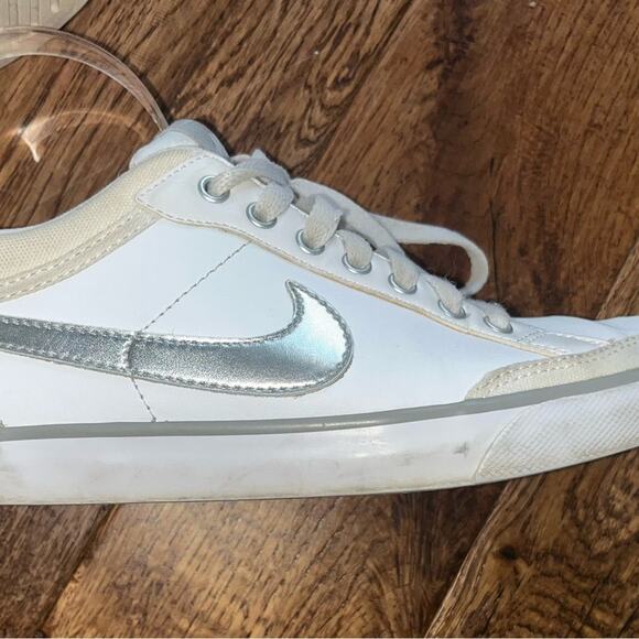 NIKE Capri III LTH Sneaker Womens Size 8.5 White Metallic Swoosh Low Top Lace Up - Picture 4 of 10